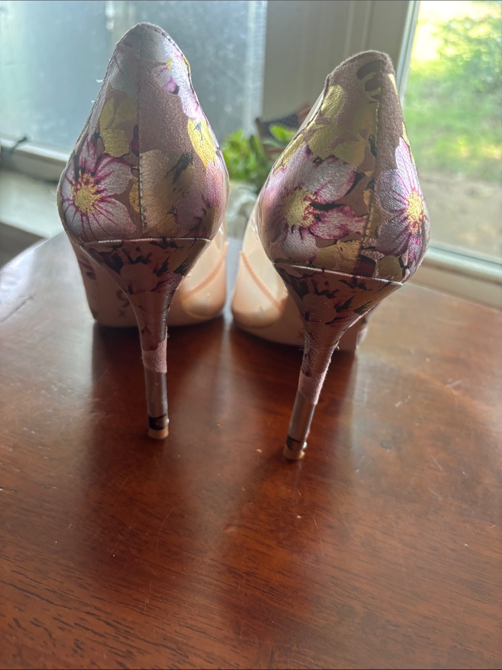 Floral Pointed-Toe High Heel Pumps - Pink/Gold - Picture 3 of 3